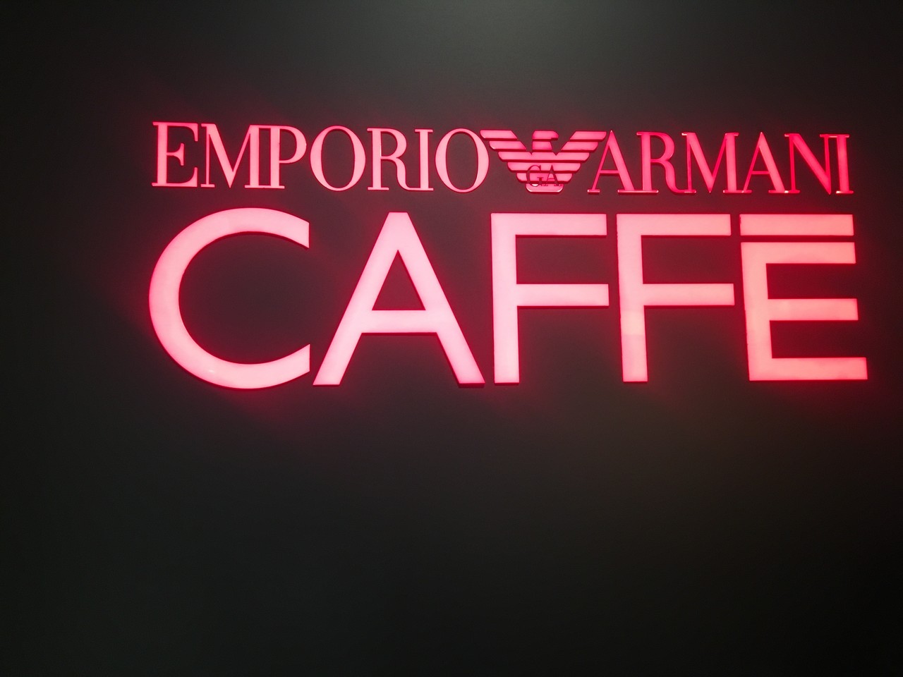 エンポリオ アルマーニ カフェ Emporio Armani Caffe Ristorante ミラノのアルマーニカフェ この冬リニューアルオープン Nao Masunaga Note