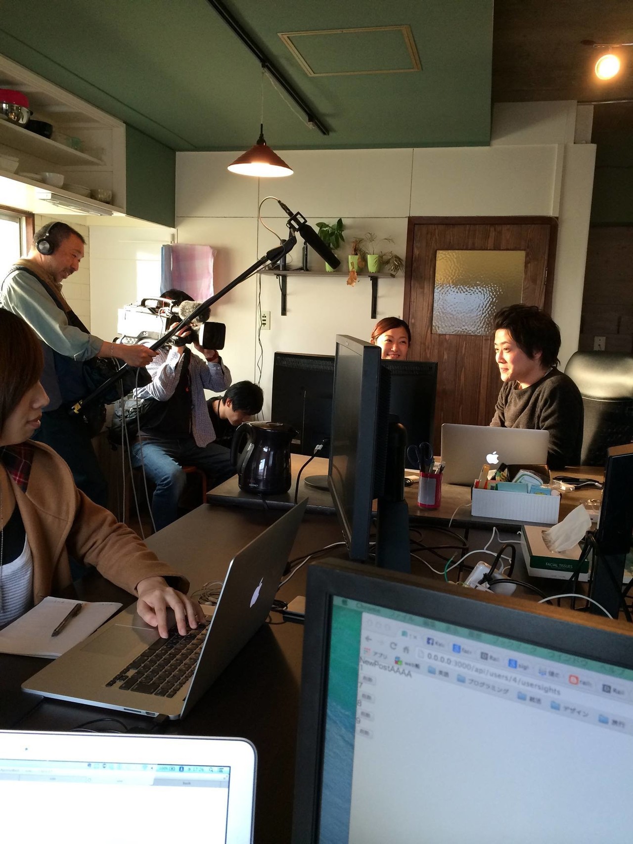 CAPSULE是2013年11月兩個人成立的公司。當時這個Office同時是兩個創辦人的家。我有自己家的是最近兩年的事情。