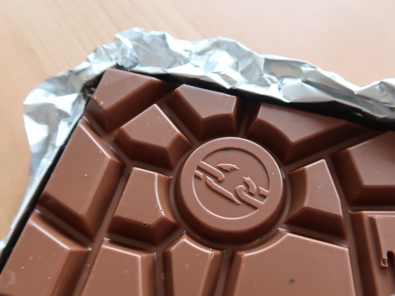 オランダの100 スレーブフリーチョコレート Tony S Chocolonely Ami Huis Ami Kawanishi Note