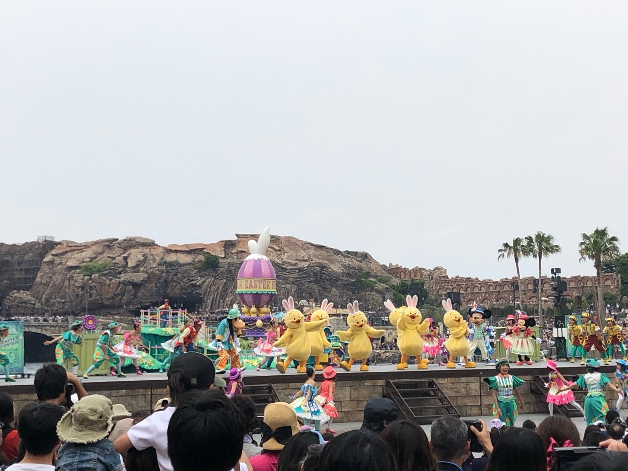 クセになる「うさピヨ♪」の音楽にのせてキャストの皆さんが楽しそうに舞い踊る。素晴らしかったよ〜。 画像11