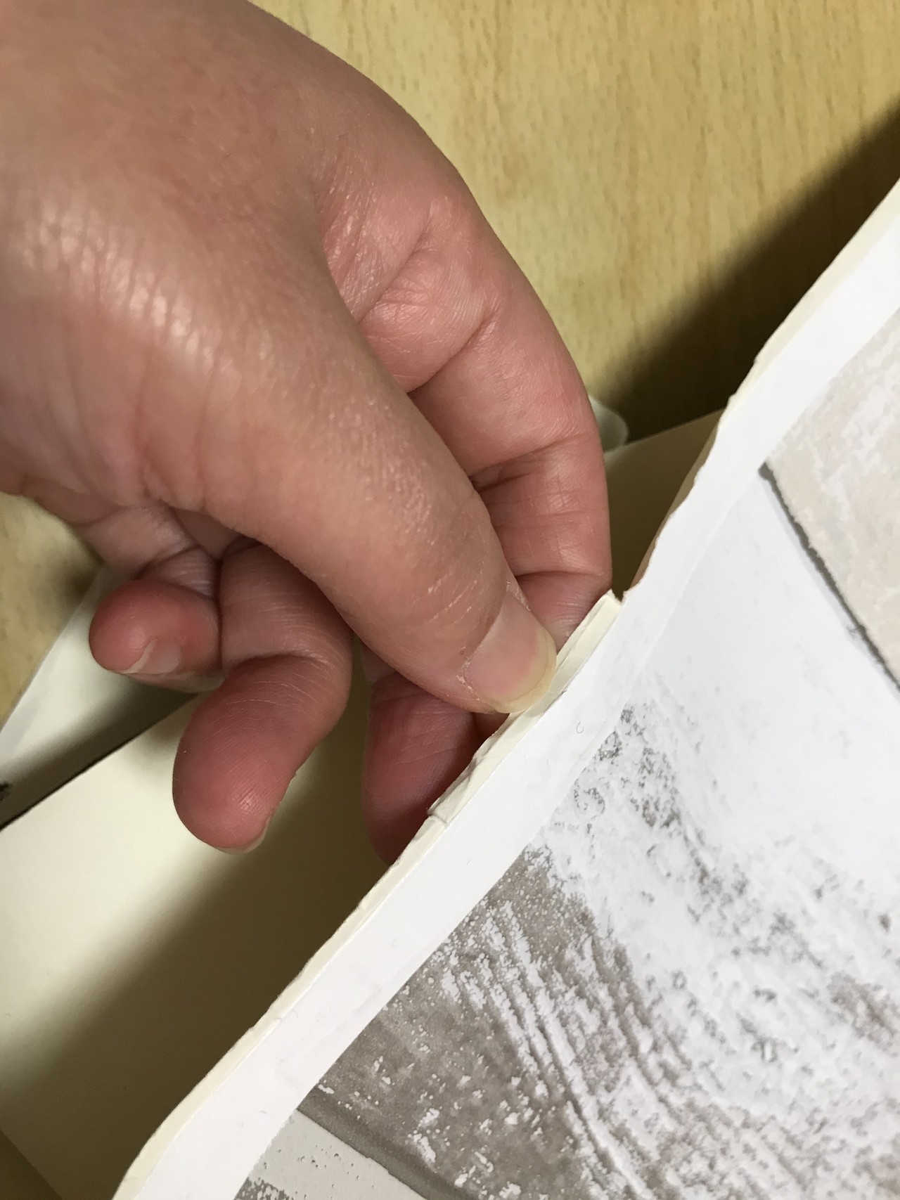 初めてのdiyリフォーム 11 ニトリ の 貼ってはがせる壁紙 の使い勝手 仕様 使い方を サンゲツ と比べて調査 素人ワーママdiy副業大家 Diy修行中 のんびりリフォーム にこにこママ Note