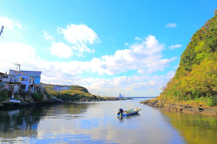 朝から快晴です。海も空も雲もとてもきれいです。今日も1日頑張りましょう♬