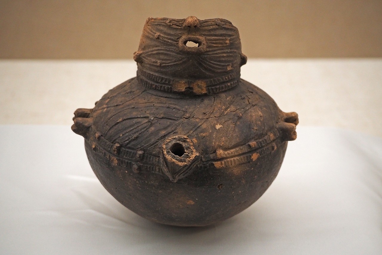 縄文の謎が深まる展示物。青森県立郷土館の発掘の軌跡から見えるのは