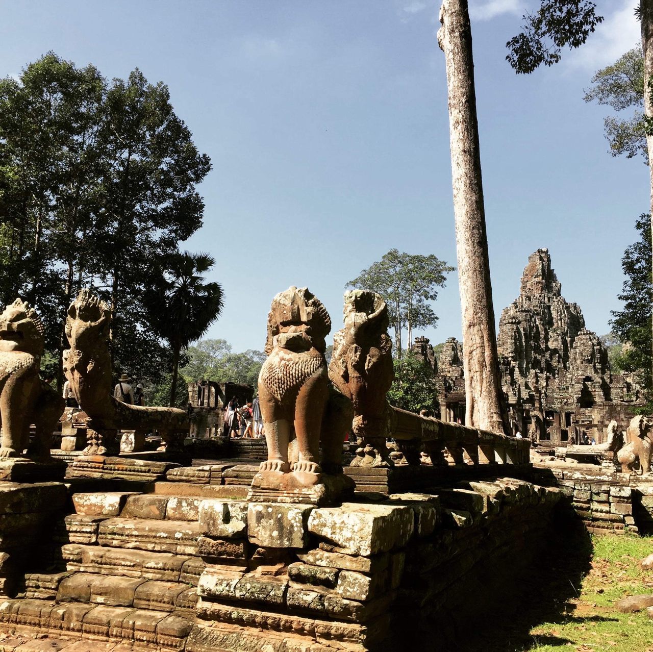 アンコールワット郊外にある アンコールトムの バイヨン寺院のクメールの微笑み のおすすめです プレアヴィヒアガイド カンボジアガイド Note