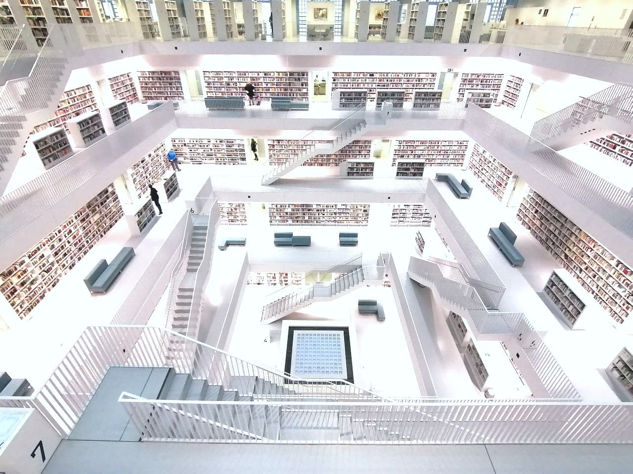 ヨーロッパの美しい図書館その9　シュトゥットガルト市立図書館　【ドイツ】