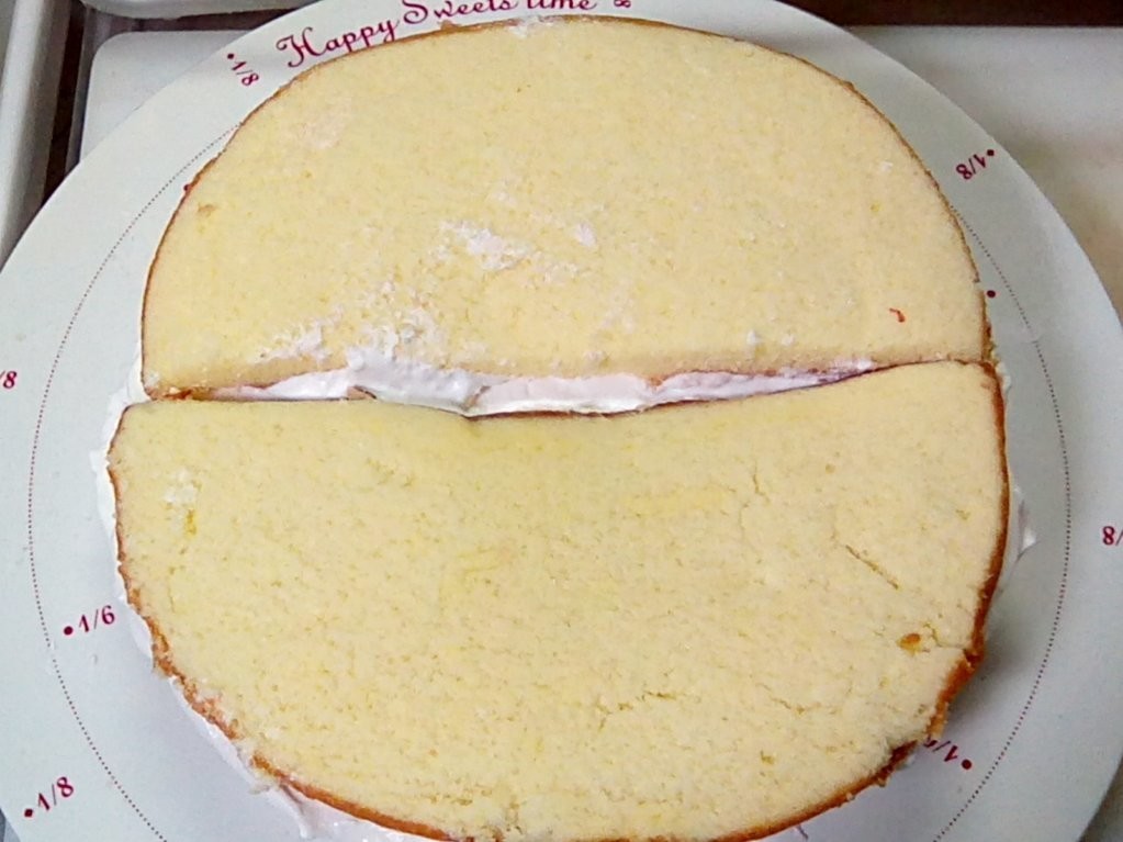 菓子パン イチゴスペシャル をホールケーキにリメイクした 東雲いづる2nd 料理や絵 Note