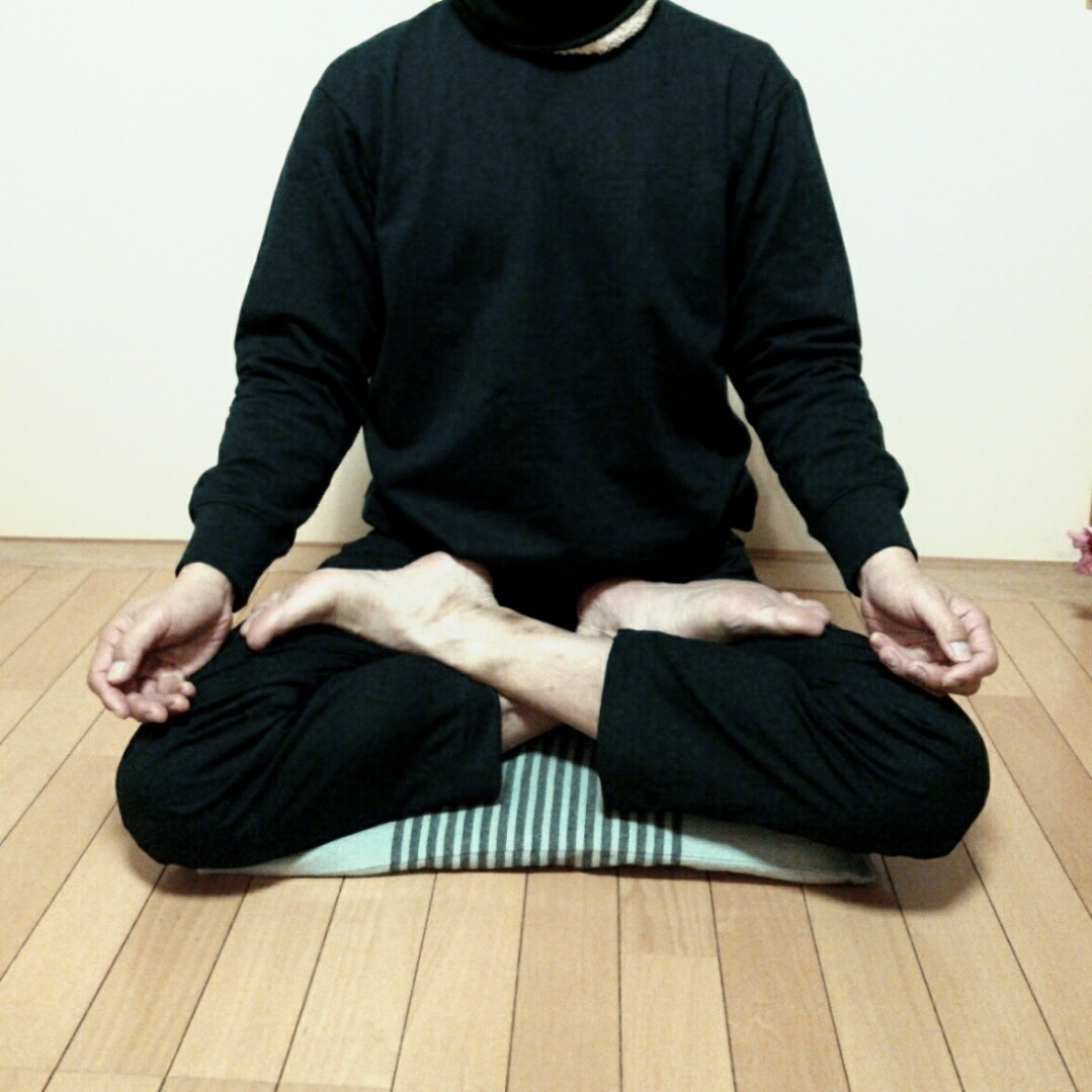 結跏趺坐 - Lotus position - JapaneseClass.jp