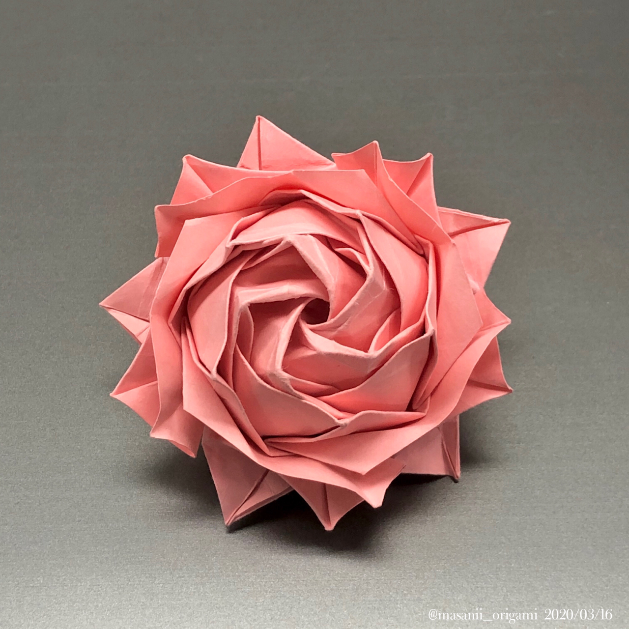 佐藤ローズ 待望の新作 Origami という品種のバラを折り紙で まさにぃ Note