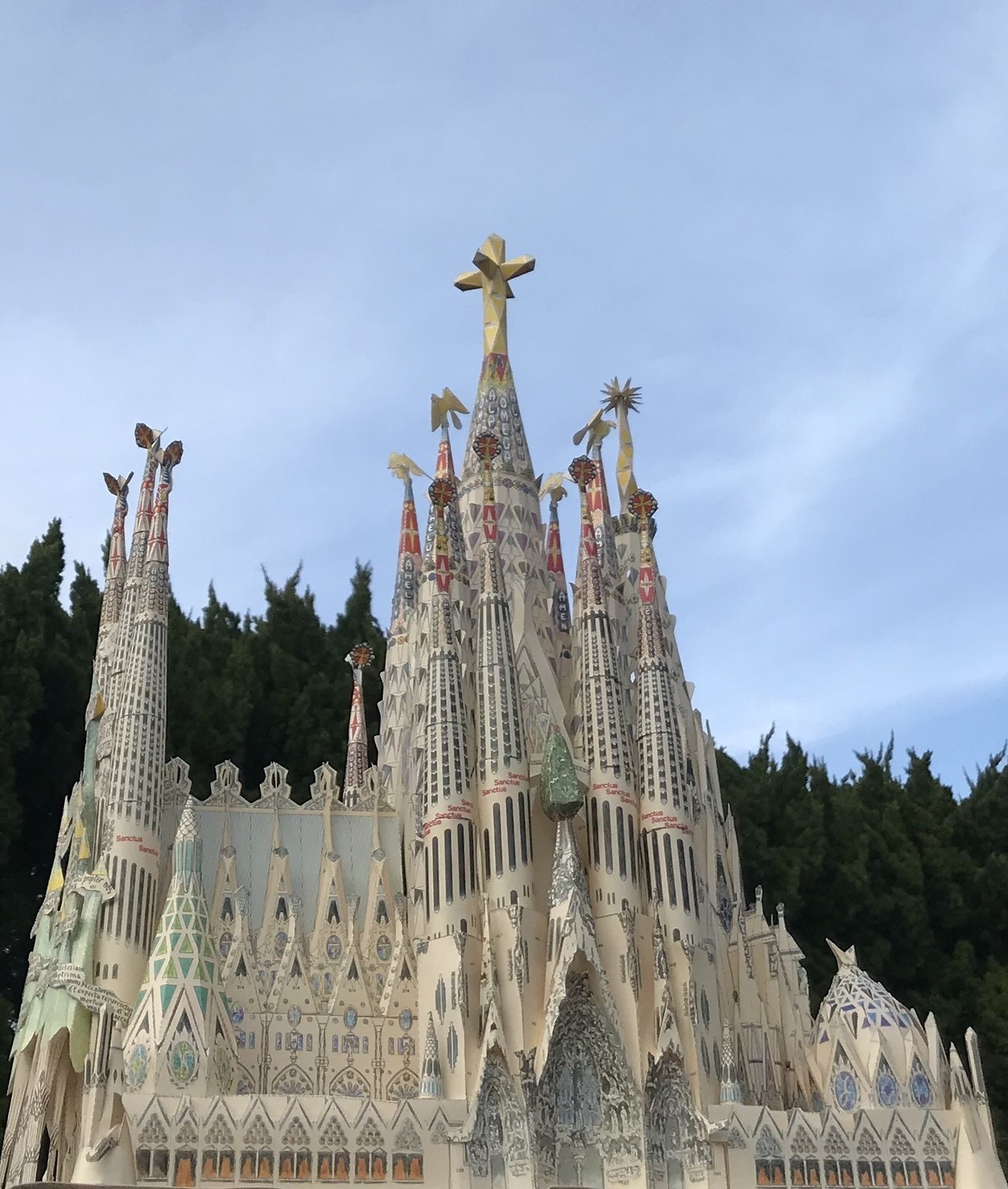 おうちでスペイン 26年に完成予定と発表されたガウディのサグラダ ファミリア聖堂 壮麗な完成後の姿を ご自宅で再現してみませんか ペーパークラフト Stayathomechallenge 西村書店 Note