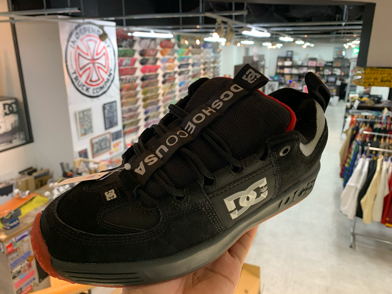 スケートボード用の靴をスケシューと呼ぶ Spotaka Official Note