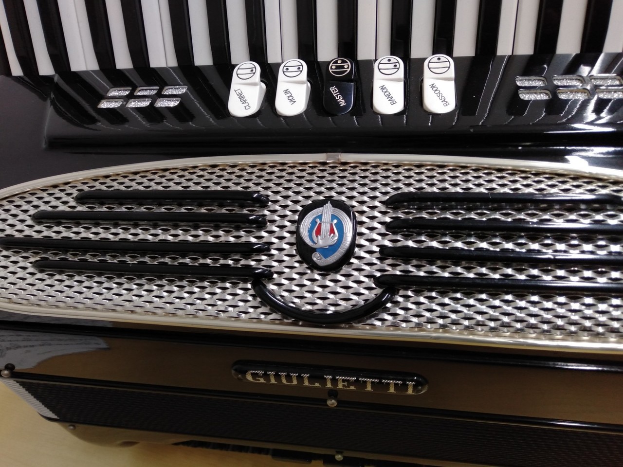 イタリア製 GIULIETTIジュリエッテイ アコーディオンM52 中古】GULIETTI （ジュリエッティ）M52｜アコーディオン横丁