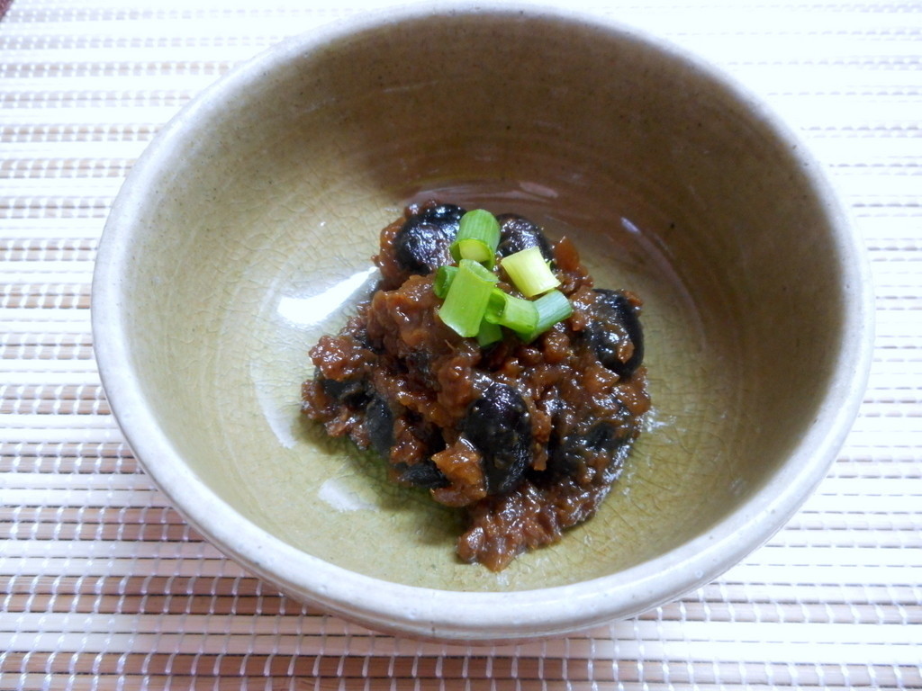 おはようございます 朝食は但馬牛と黒豆のそぼろ煮 納豆 サラダ 昨日の大豆とコーンのホワイトシチュー 緑茶とリンゴ酢 ๑ ๑ ﾓｸﾞﾓｸﾞ ウズ Note