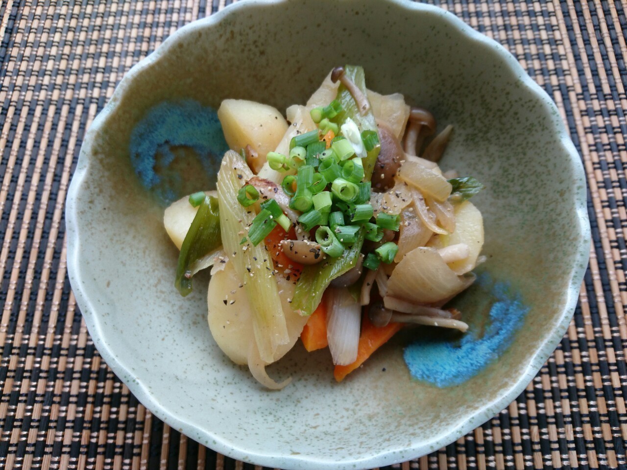 夕ご飯は赤魚の煮付け ジャガイモの塩煮 サラダ 野菜漬け ๑ ๑ ﾓｸﾞﾓｸﾞ また明日 ウズ Note