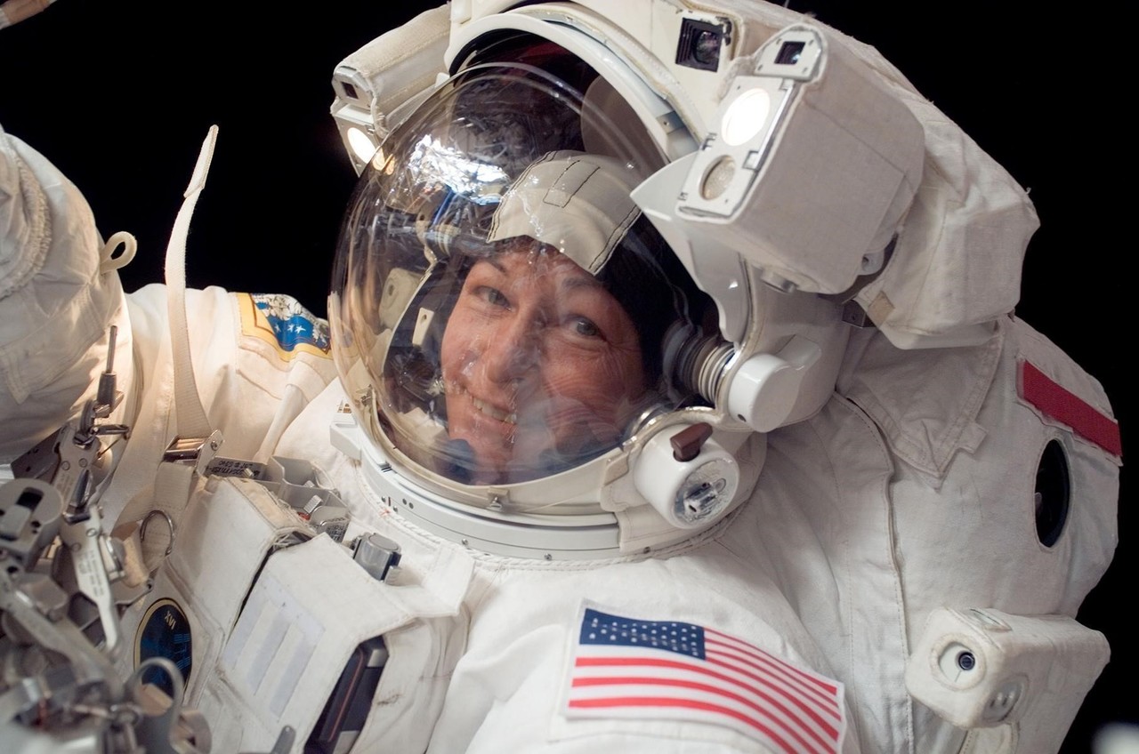 宇宙でのメイク をめぐるnasaエンジニアと女性宇宙飛行士のすれ違い Beautytech Jp