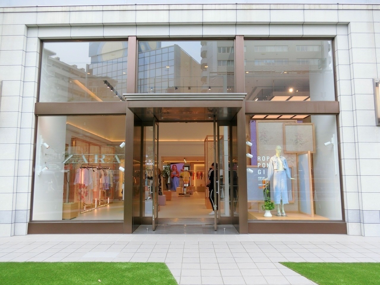 zara roppongi