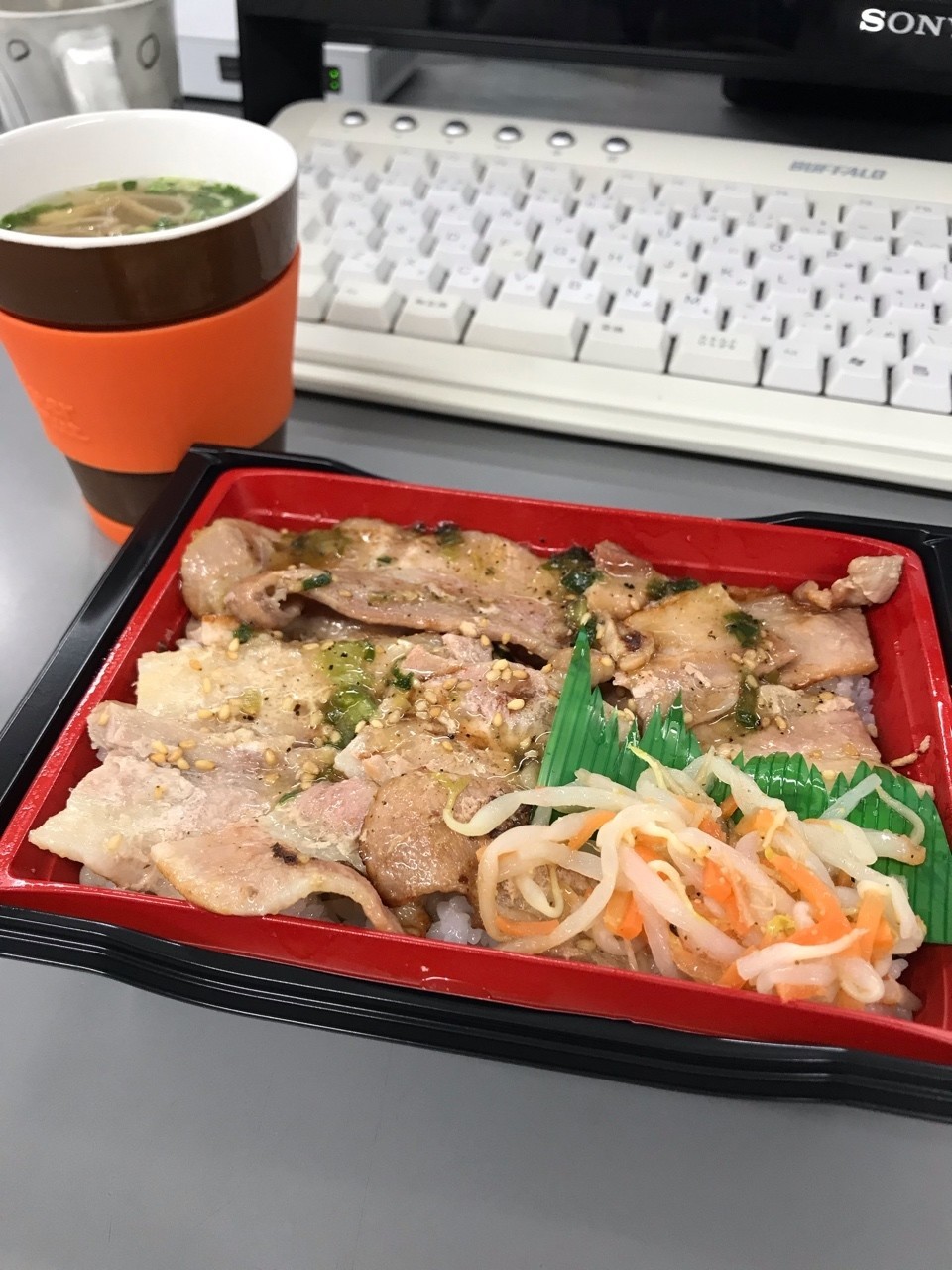 2 12 火 昼食 ナチュラルローソンの焼肉弁当 あひる Note